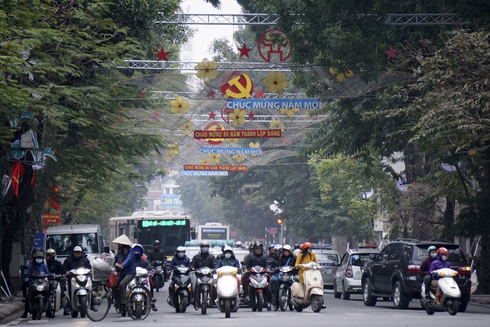 Hà Nội đỏ rực cờ hoa mừng Đảng mừng xuân - 8 Phố Điện Biên Phủ trang hoàng mừng Đảng mừng xuân mới.