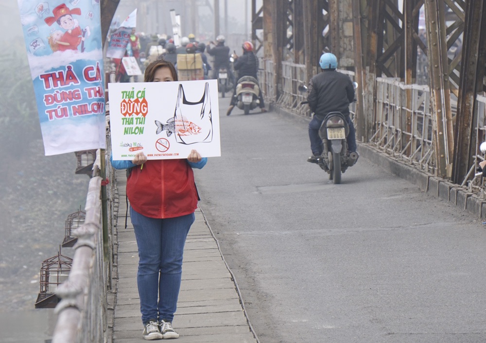 "Cá Chép" tiếp tục bảo vệ sông Hồng - 6 Mỗi người một vị trí, không ồn ào nhưng rất thu hút.