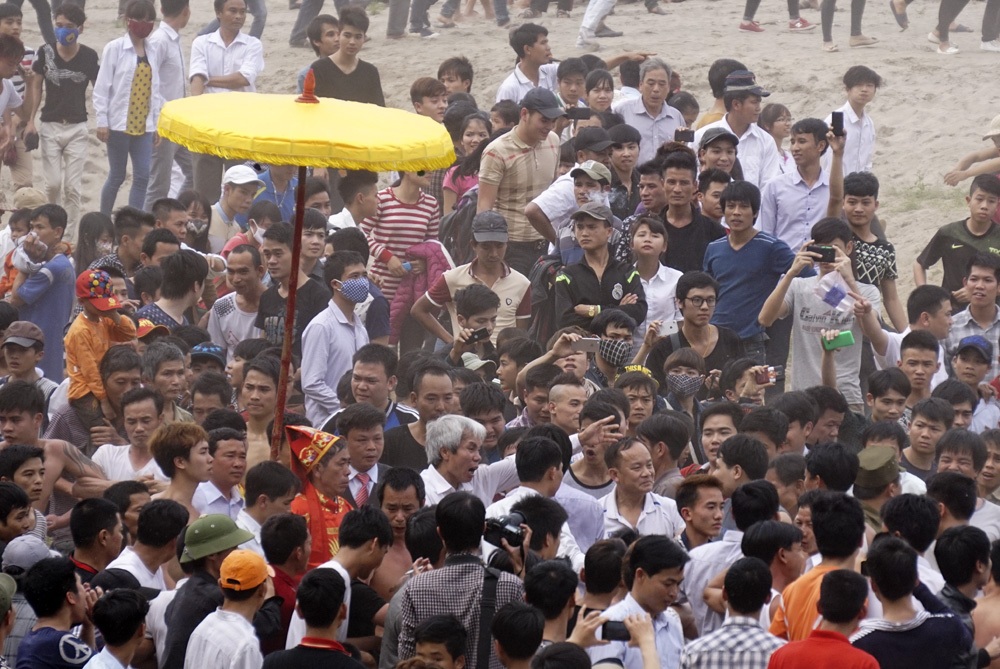 Hãi hùng cướp phết cầu may!