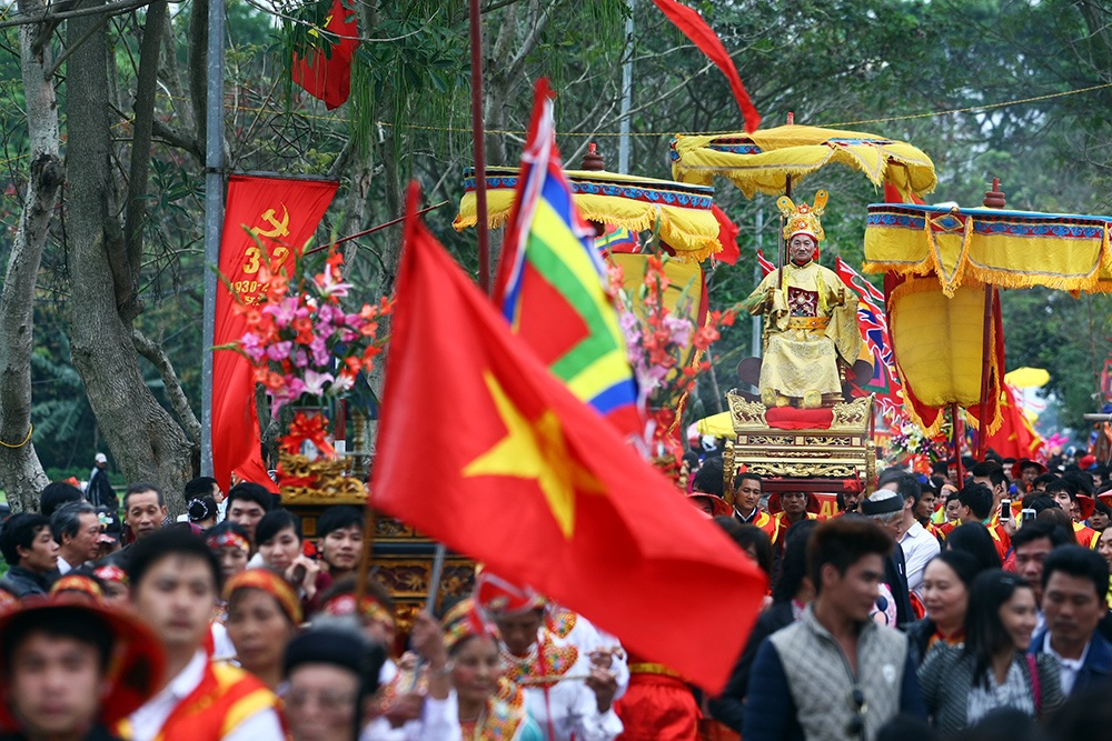 Chúa diễn lại tích xưa chém ma gà để hoàn tất xây thành Cổ Loa.