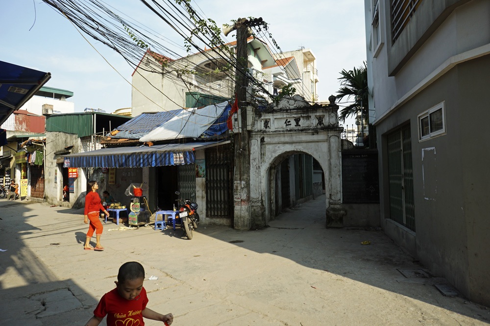 Cổng vào các xóm nhỏ ở bên trong.