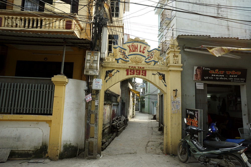 Cổng vào các xóm nhỏ ở bên trong.