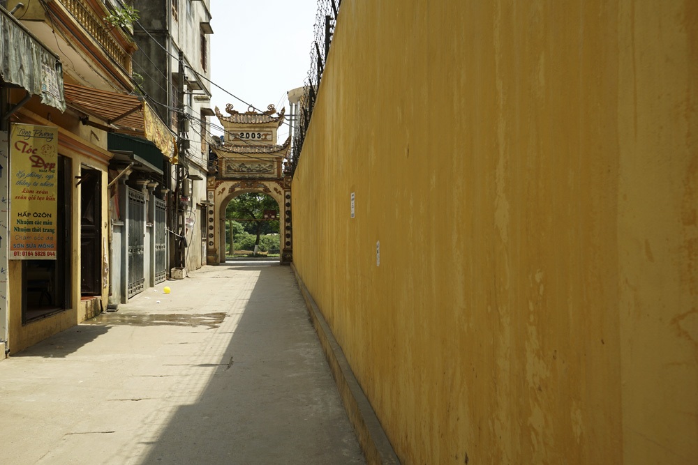 Cổng vào xóm Mụ.