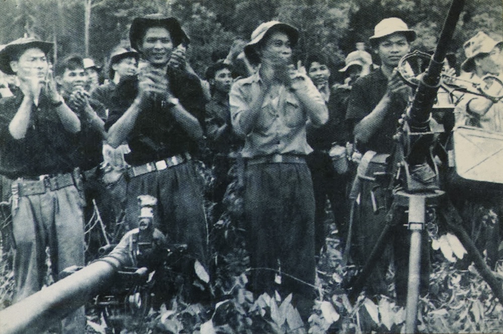 Lễ thành lập Sư đoàn 9 thuộc Đoàn 232 trong Chiến dịch Hồ Chí Minh.