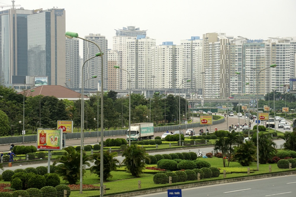 Từ ngoại thành nhìn về Thủ đô - 3 Đây là đại lộ thuộc diện đẹp nhất của đất nước ở cửa ngõ phía Tây Thủ đô.