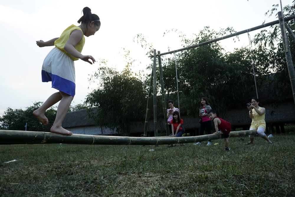 Các trò chơi dân gian hấp dẫn trẻ em.