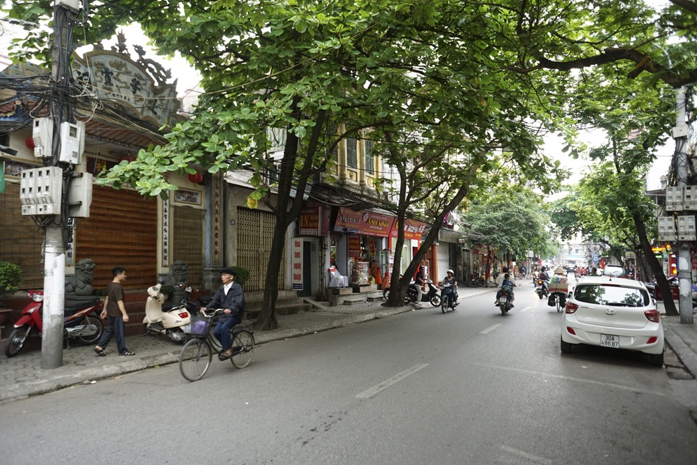 Phố Hàng Than 2015.