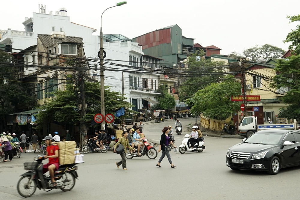 Dốc cầu Long Biên xuống phố Hàng Khoai 2015.