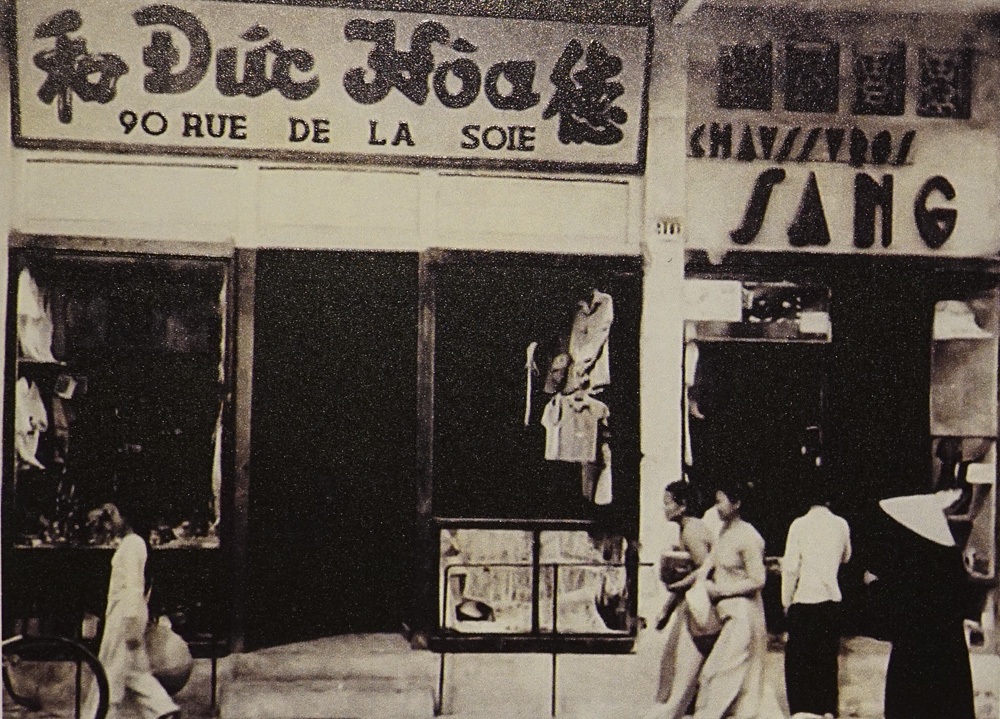 Một cửa hàng buôn bán ở số 90 Hàng Đào.