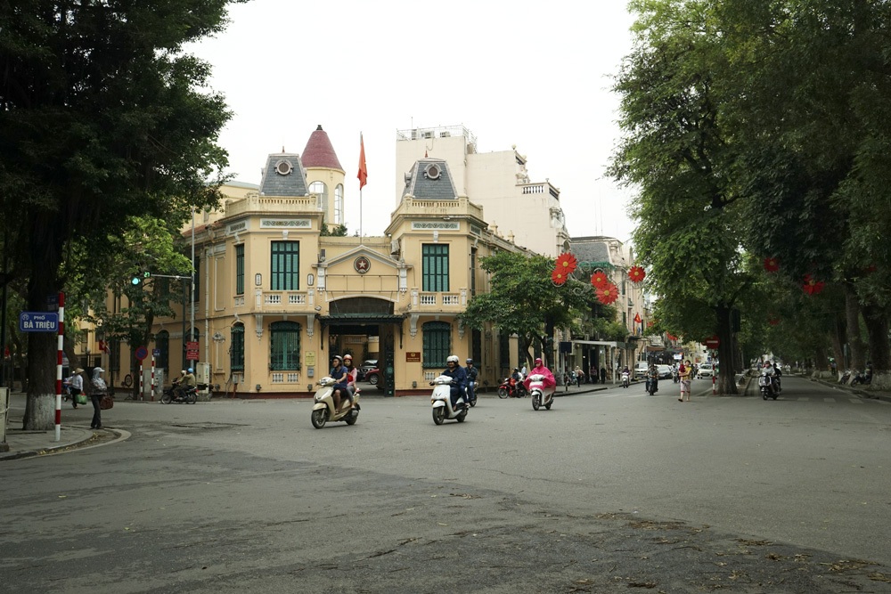 Tòa nhà này nay là Trụ sở Công an quận Hoàn Kiếm trên phố Lê Thái Tổ.