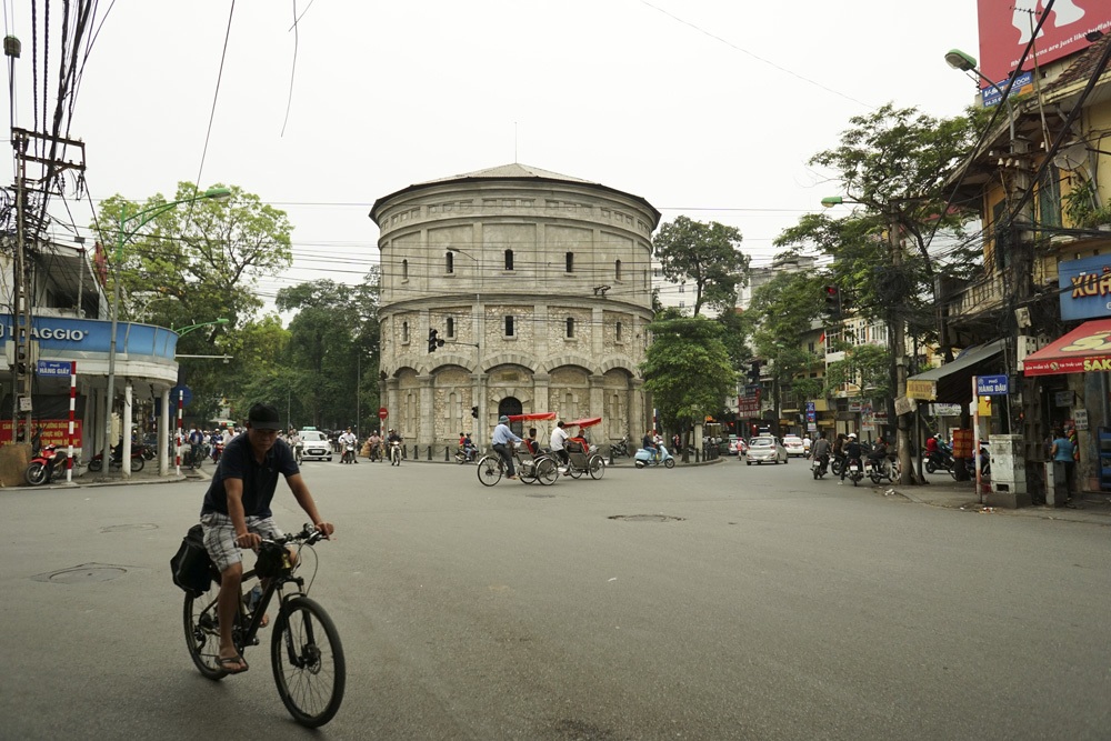 Tháp nước Hàng Đậu 2015 vẫn còn nguyên vẹn.