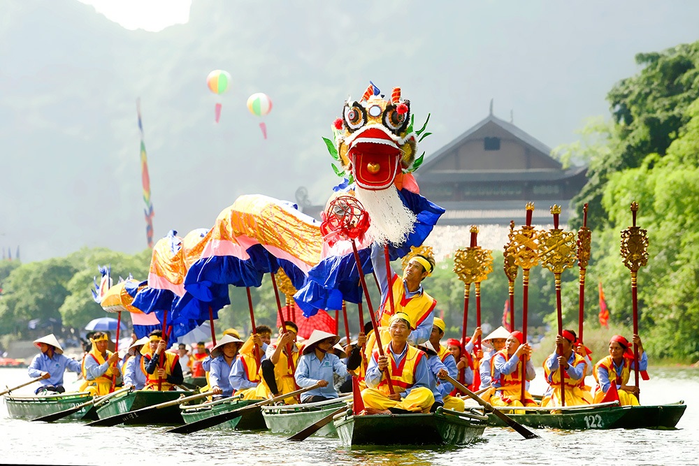 Hàng nghìn thuyền rước trong lễ hội Đức Thánh Quý Minh Đại Vương - 3 Hàng nghìn thuyền rước trong lễ hội Đức Thánh Quý Minh Đại Vương