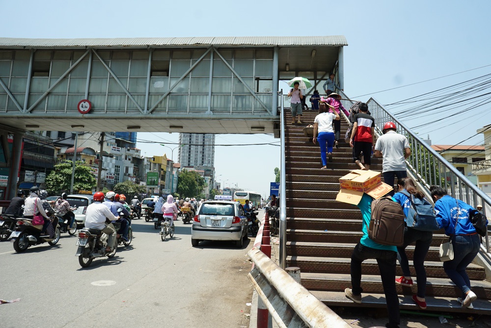 Mọi thứ đều có thể dùng để che nắng.