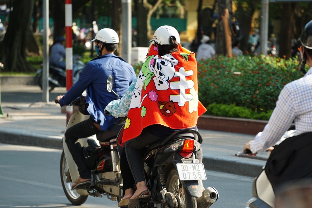 Mọi thứ đều có thể dùng để che nắng.