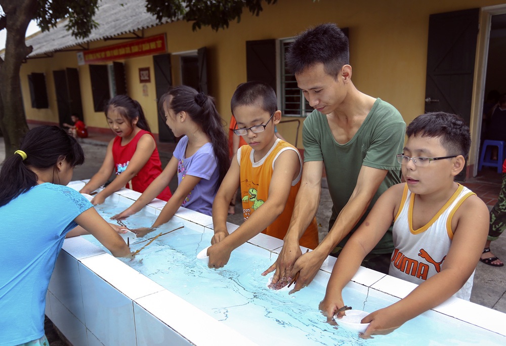 Cùng những trải nghiệm thực tế qua các sinh hoạt chăn nuôi trong doanh
trại.