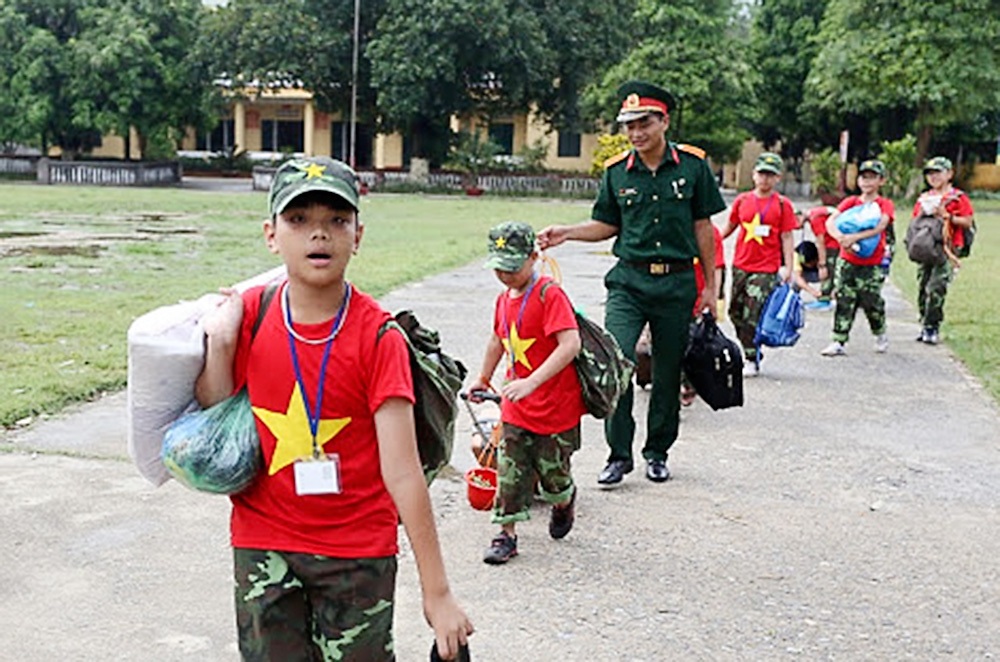 Mỗi khóa học kéo dài 7 ngày tại doanh trại.