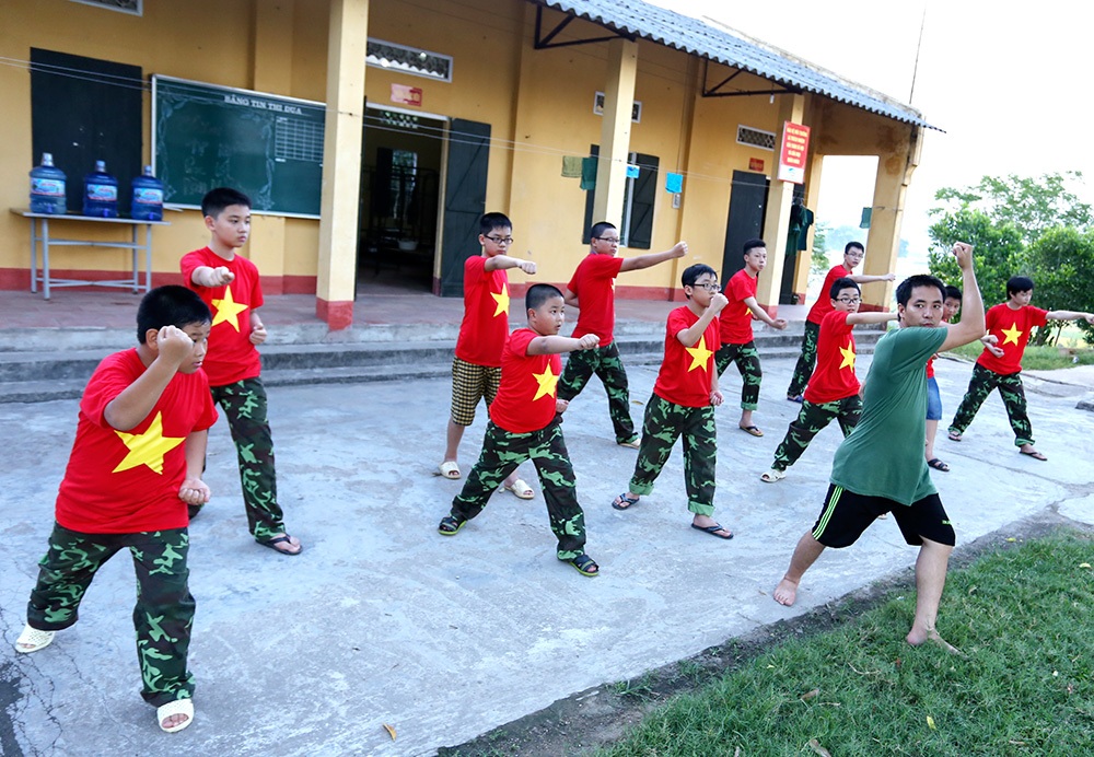 Vượt qua thử thách rèn luyện cùng bộ đội Cụ Hồ