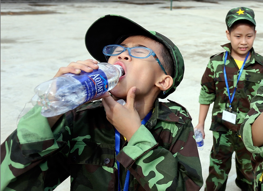 Cùng những trải nghiệm thực tế qua các sinh hoạt chăn nuôi trong doanh
trại.