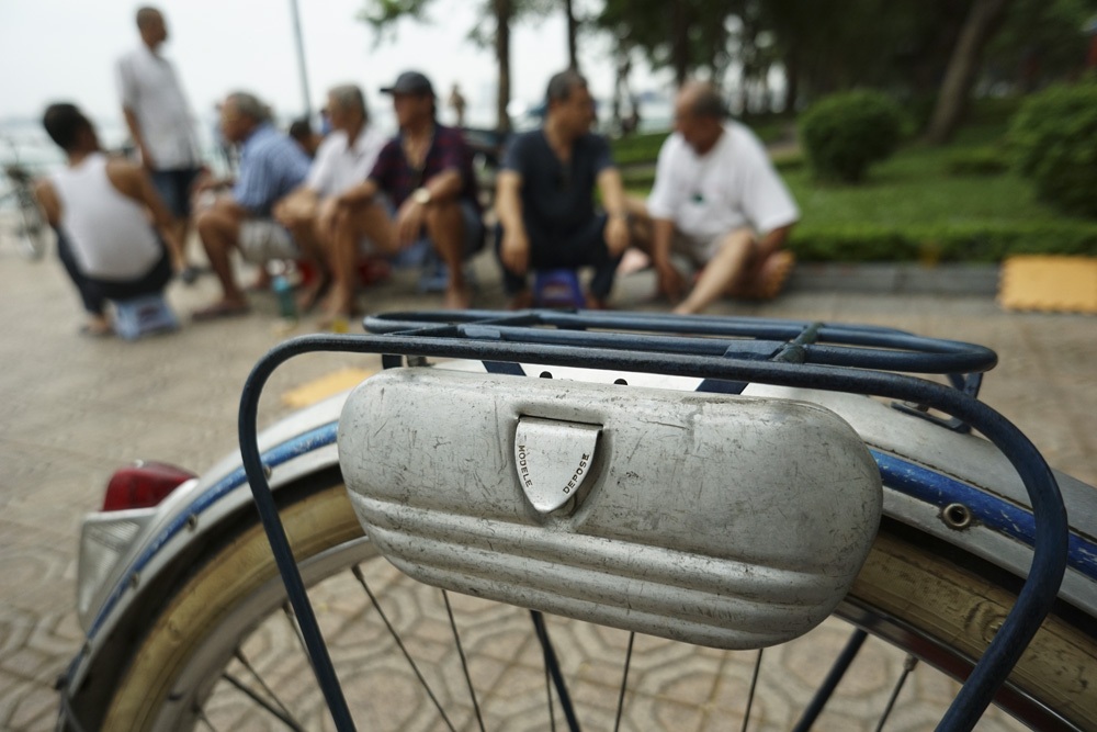 Nhã với xe đạp cổ