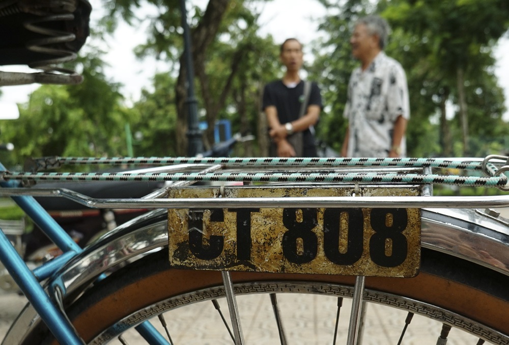 Nhã với xe đạp cổ