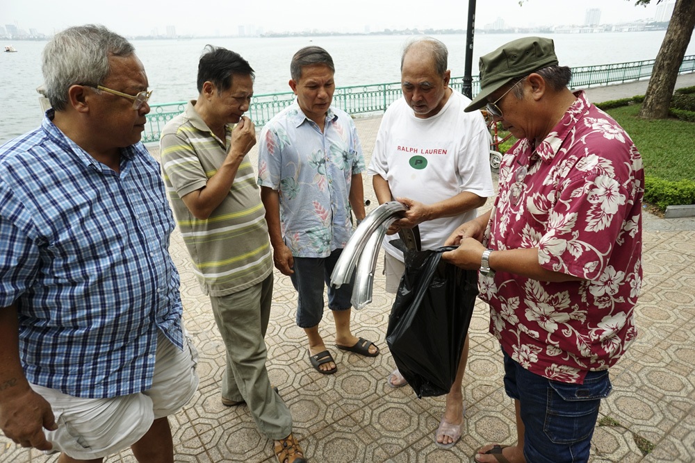 Nhã với xe đạp cổ