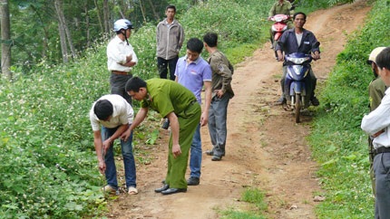 Bắt khẩn cấp đối tượng hiếp dâm bé gái 9 tuổi  - 2