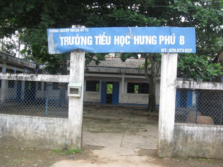 Thầy giáo nhét phấn vào miệng học sinh - 1 Thầy giáo nhét phấn vào miệng học sinh - 1