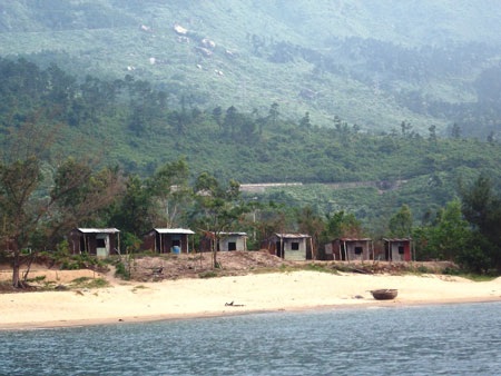 Dẹp bỏ gần 100 ngôi nhà xây “chạy” quy hoạch - 1