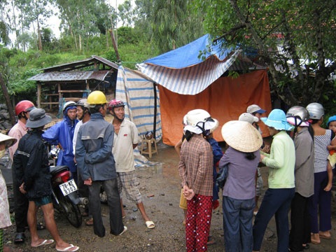 Học sinh lớp 5 chết đuối do sụp hố gầm cầu - 1 Học sinh lớp 5 chết đuối do sụp hố gầm cầu - 1