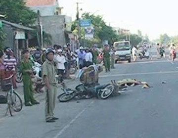 Hai mẹ con thương vong trên đường đi thi ĐH - 1 Hai mẹ con thương vong trên đường đi thi ĐH - 1