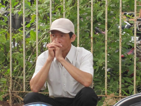 Ngàn lẻ một cảnh cha chờ con trước cổng trường thi - 10