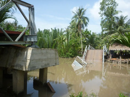 Chưa thông xe, cầu đã sập - 2 Chưa thông xe, cầu đã sập - 2