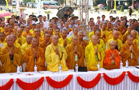 Thả 10.000 hoa đăng trên dòng Thạch Hãn - 8 Thả 10.000 hoa đăng trên dòng Thạch Hãn - 8