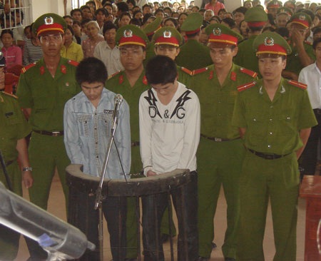 Án tử hình và chung thân cho hai học sinh giết cô giáo cũ - 1 Án tử hình và chung thân cho hai học sinh giết cô giáo cũ - 1