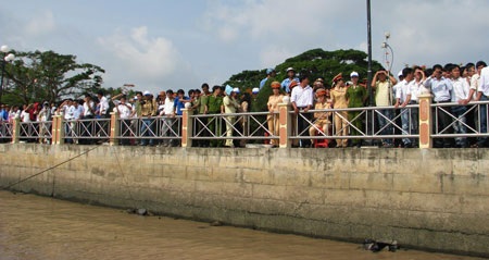 “Một bộ phận không nhỏ thiếu văn hóa khi tham gia giao thông đường thủy” - 3 “Một bộ phận không nhỏ thiếu văn hóa khi tham gia giao thông đường thủy” - 3