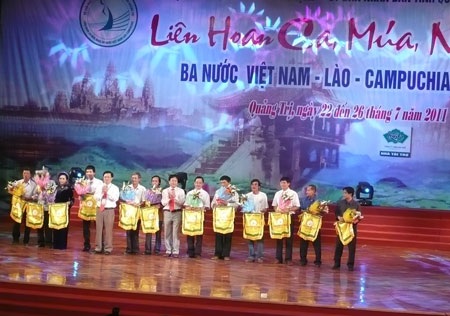 Liên hoan ca múa nhạc ba nước Việt Nam - Lào - Campuchia - 1 Liên hoan ca múa nhạc ba nước Việt Nam - Lào - Campuchia - 1