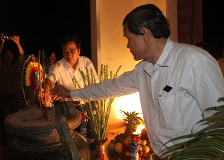 Hàng nghìn ngọn nến tri ân các anh hùng liệt sĩ - 17