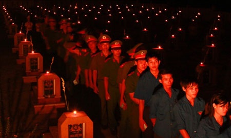 Hàng nghìn ngọn nến tri ân các anh hùng liệt sĩ - 18
