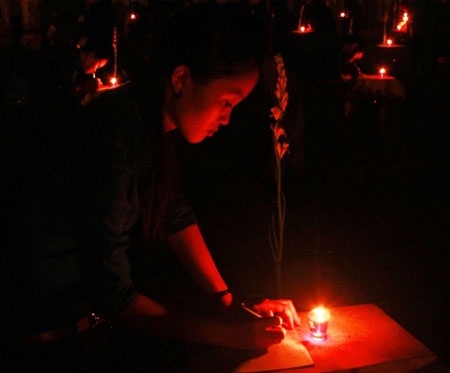 Hàng nghìn ngọn nến tri ân các anh hùng liệt sĩ - 21