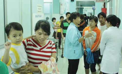 Hơn 50 trẻ mầm non nhập viện vì sốc thuốc - 1 Hơn 50 trẻ mầm non nhập viện vì sốc thuốc - 1