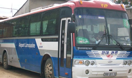 Xe khách “nhồi” người, tài xế lăng mạ CSGT - 1