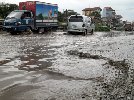 Đường Thủ đô “rùng rợn” như... đường rừng - 3