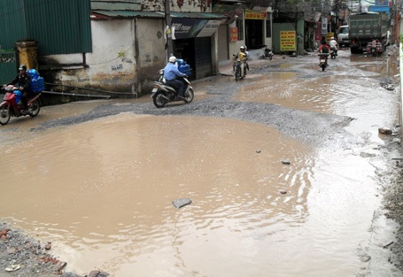 Đường Thủ đô “rùng rợn” như... đường rừng - 6