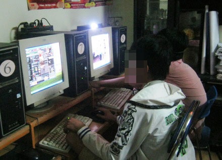 Cha mẹ héo mòn vì con nghiện game - 3 Cha mẹ héo mòn vì con nghiện game - 3