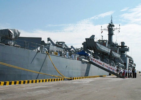 Tàu Hải quân Ấn Độ cập Quân cảng Nha Trang - 1