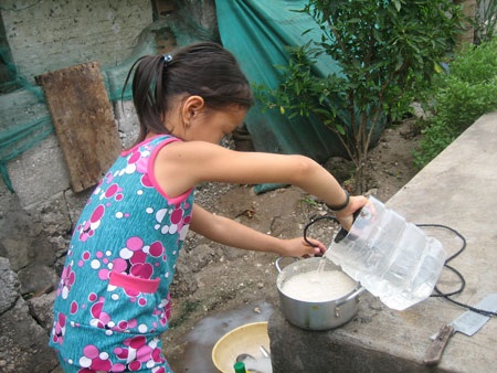 Xuất kho dự trữ nước ngọt cấp cho dân đảo Bé - 3