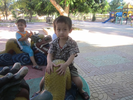 “Thần đồng” 3 tuổi gây sửng sốt xứ Nghệ - 2 “Thần đồng” 3 tuổi gây sửng sốt xứ Nghệ - 2