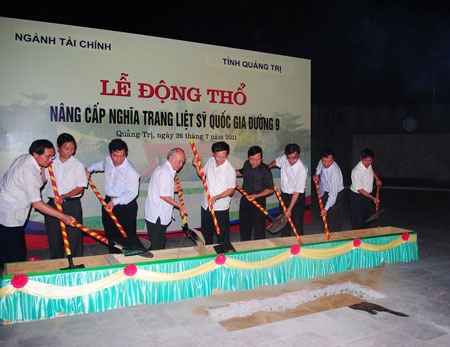 Hàng nghìn ngọn nến tri ân các anh hùng liệt sĩ - 25