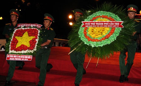 Hàng nghìn ngọn nến tri ân các anh hùng liệt sĩ - 24