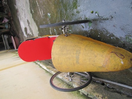 “Xe đua công thức 1” chạy như bay trên đường phố Hà Nội - 3 “Xe đua công thức 1” chạy như bay trên đường phố Hà Nội - 3